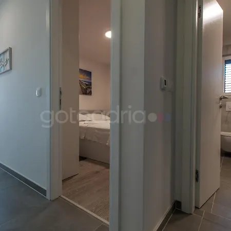Sea View Leana شقة